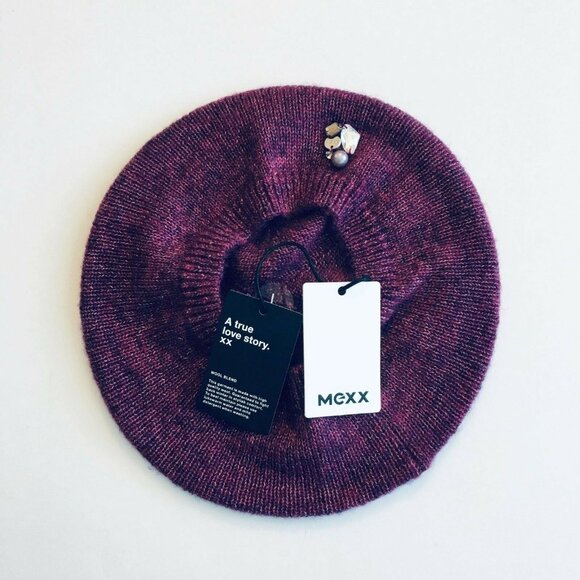 Women's Knitted Wool Beret Hat and Gloves Set - Picture 2 of 5